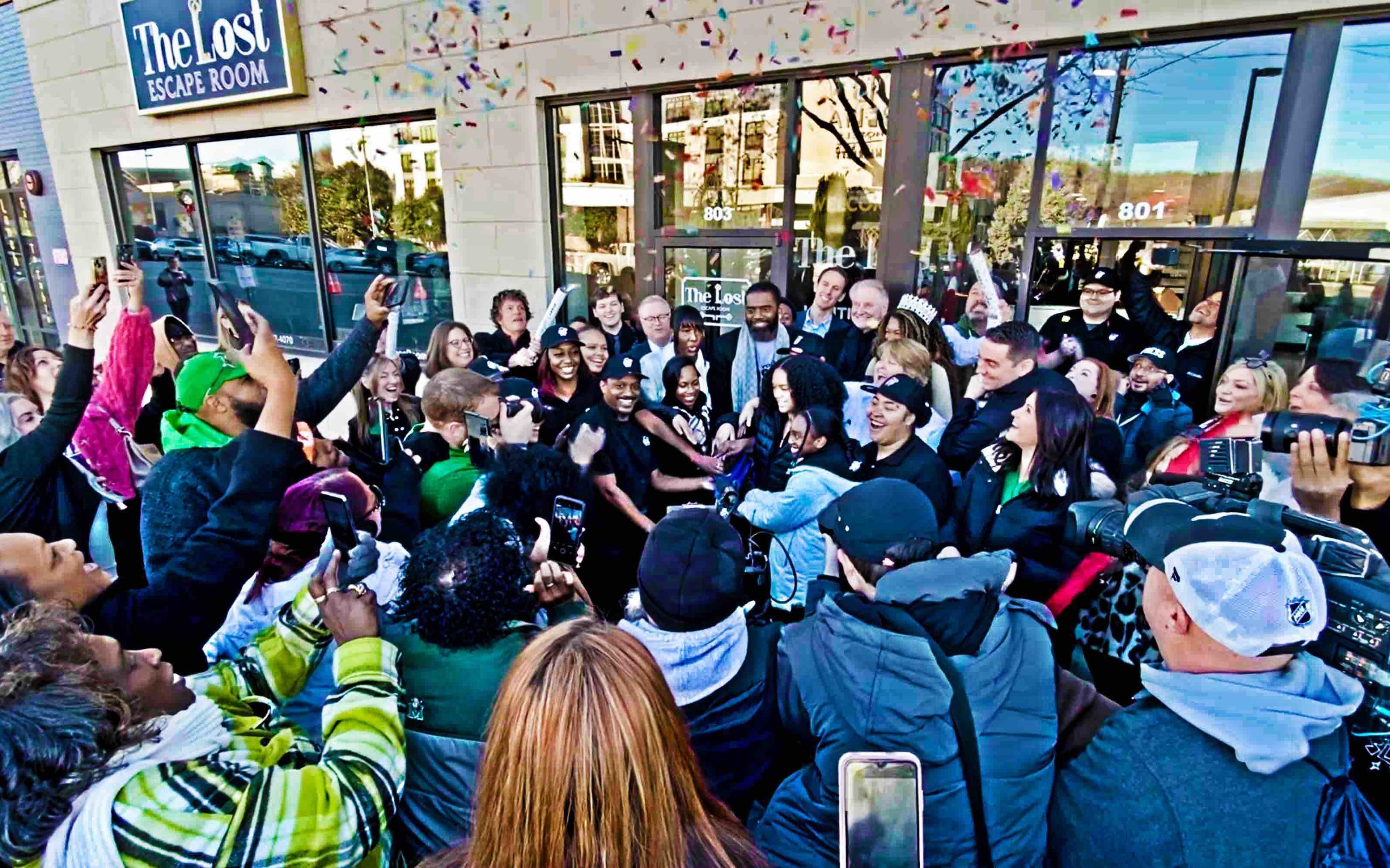 Randy Moss Personally Opens Crisppi’s Chicken In Downtown Huntington, WV